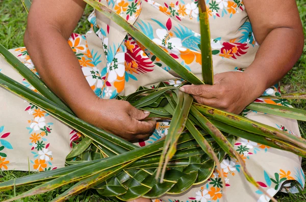 Portret van Polynesische Stille Oceaan eiland Tahitiaanse volwassen vrouw aitu — Stockfoto