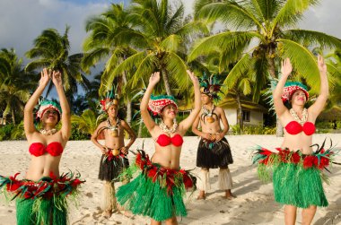 Pasifik adasında Polinezya Tahiti dans grubu