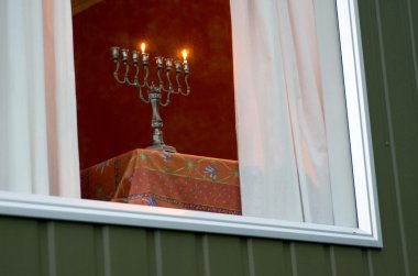 Hanukkah menorah Hanukkah ilk günü