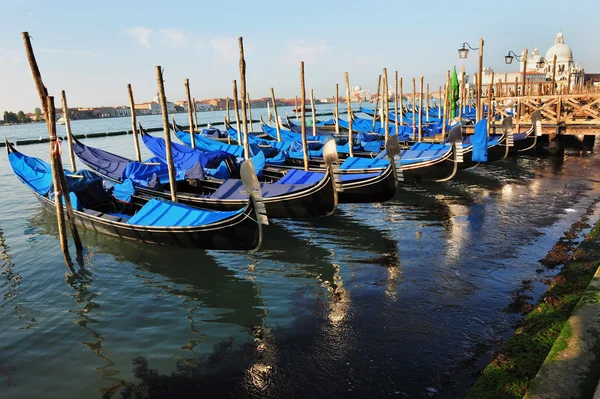 Venedig Italien Stadtbild - Gondeln — Stockfoto