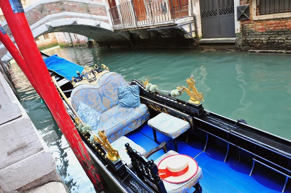 Venecia Cityscape - clásico hermoso viejo góndola — Foto de Stock