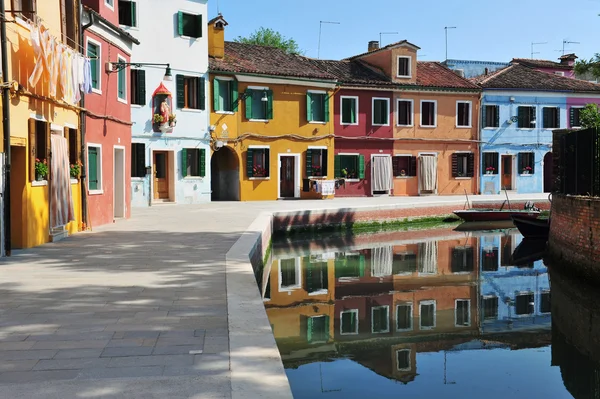 Ön Burano i den venetianska lagunen, Italien — Stockfoto