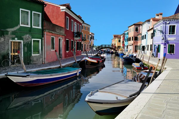 Burano ostrov v Benátské laguně, Itálie在威尼斯的泻湖，意大利的布拉诺岛 — Stock fotografie