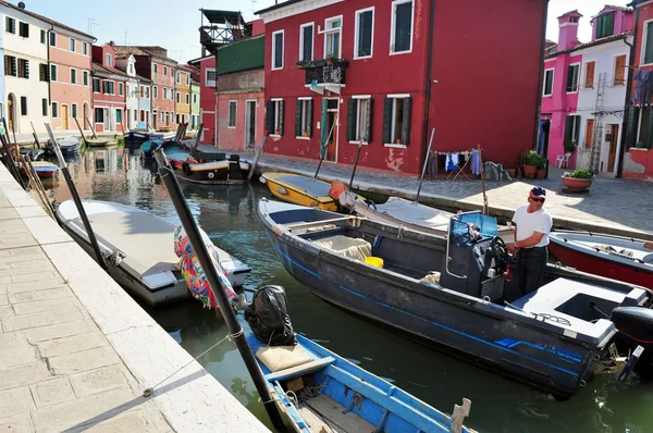 Burano eiland in de Venetiaanse lagune, Italië — Stockfoto