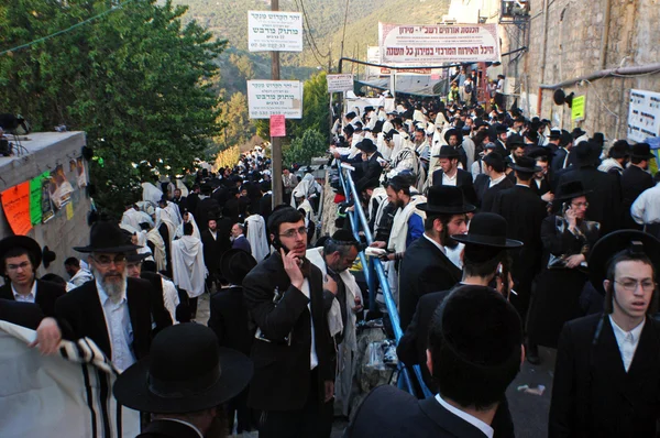 Visitors celebrate Lag B'Omer at Rebbe Shimon Bar Yochai tomb — Stock Photo, Image