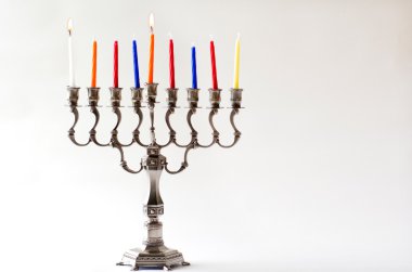 Hanukkah menorah - ilk gün Hanukkah