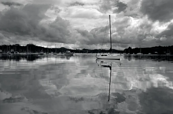 Reflection of sails boats yachts — Stock Photo, Image