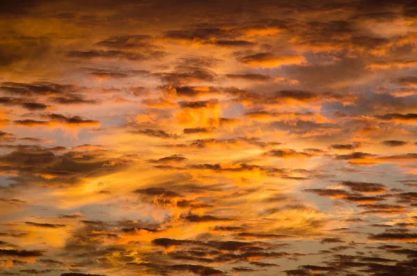 Dramatischer Sonnenuntergang — Stockfoto