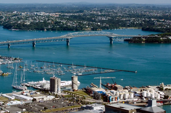 Auckland stadsgezicht - haven brug — Stockfoto
