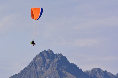 yamaç paraşütü queenstown, Yeni Zelanda