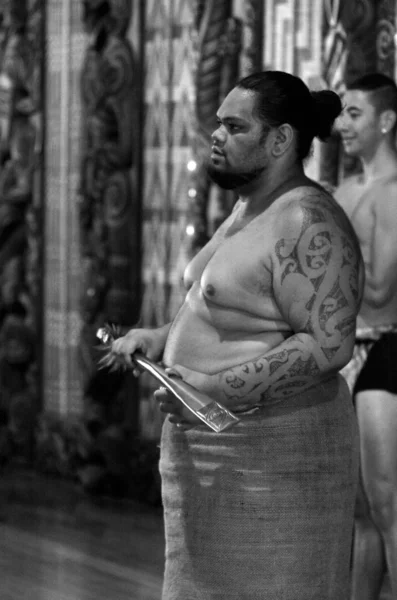 Los maoríes cantan y bailan —  Fotos de Stock