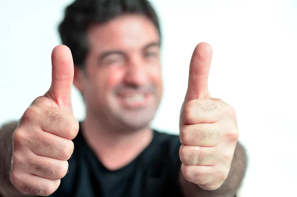 快乐年轻成熟男人出现竖起大拇指 — Stockfoto