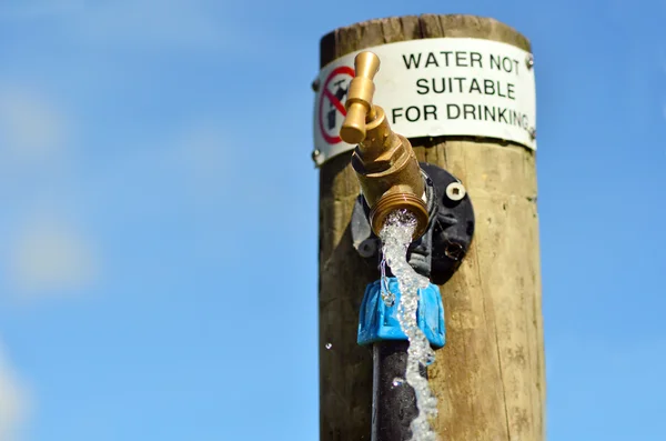 Water niet geschikt om te drinken — Stockfoto