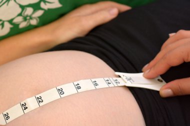 Ebe hamile anne karnı ölçme kontrol 