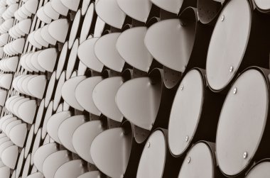 yuvarlak metal bir yüzeye