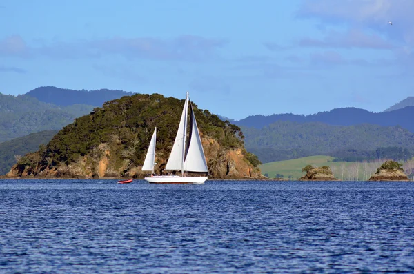 Yacht a vela nella Baia delle Isole Nuova Zelanda — Foto Stock