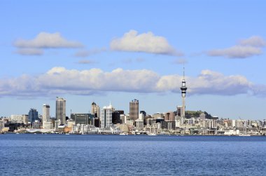 Auckland şehir manzarası. Auckland seyahat İncil Lonely Planet tarafından ziyaret etmek belgili tanımlık dünya en iyi 10 şehirlerinden biri derecelendirilmiş.