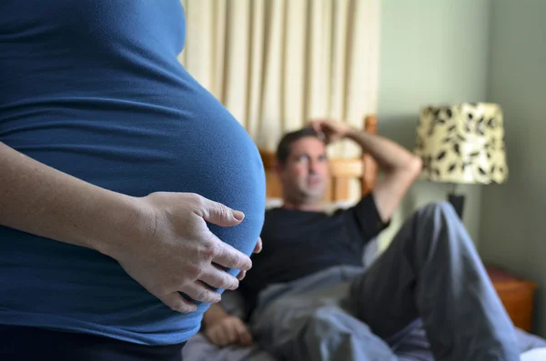 Gravid kvinna familj fråga — Stockfoto