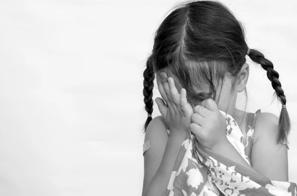 Little girl cry — Stock Photo, Image