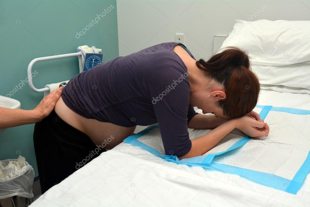 Pregnant woman having contraction