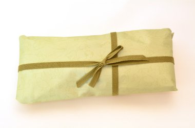 zeytin yeşili hediye kutusu