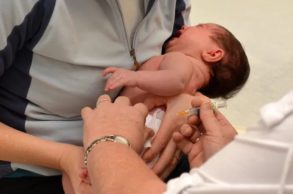 Imunização infantil - Bebê recém-nascido — Fotografia de Stock