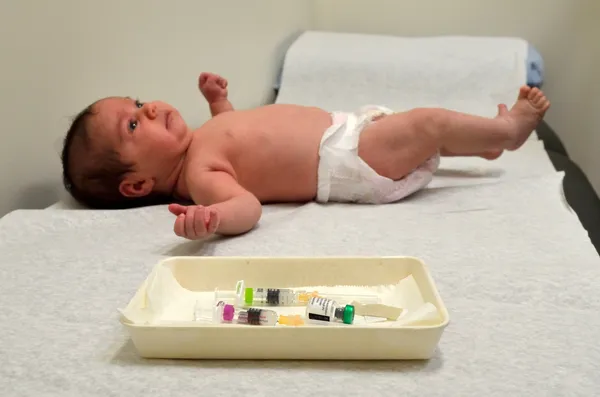 Kindertijd immunisatie - pasgeboren baby — Stockfoto