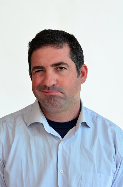 Человек не согласен выражение лица
