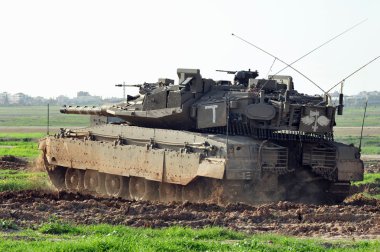 Gazze Şeridi'nin yakınlarında İsrail tankı