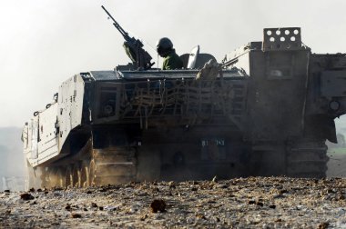 İsrail askeri silahlı araç