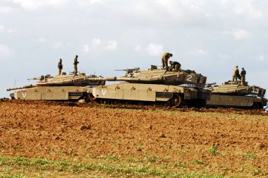 Gazze Şeridi'nin yakınlarında İsrail tankı