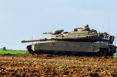 Gazze Şeridi'nin yakınlarında İsrail tankı