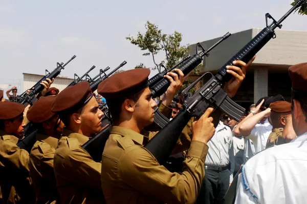 Israeli soldiers with riffles — Stock Photo, Image