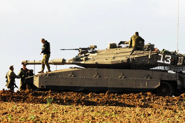 Israelisk tank nära Gazaremsan — Stockfoto
