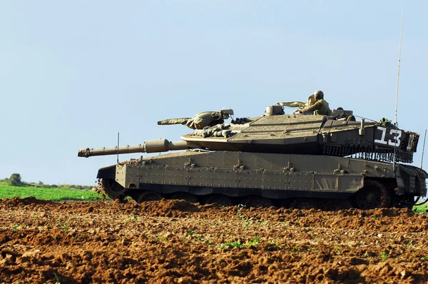 Israelisk tank nära Gazaremsan — Stockfoto