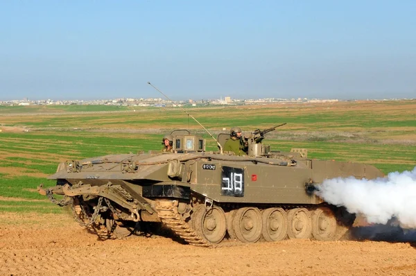 Израильские солдаты в вооруженной машине — стоковое фото