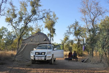 OUTback AUSTRALIA - SEP 05 2019: Toyota - Land Cruiser (120) Prado Avustralya 'daki bir yol gezisinde. Toyota Land Cruiser modeli Toyota' nın en uzun soluklu modelleridir.
