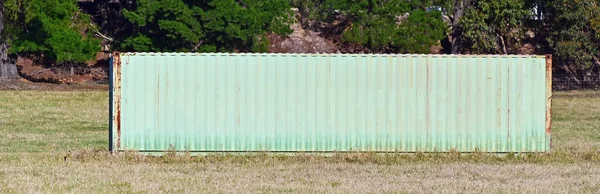 Long Grand Conteneur Fret Vert Dans Abandonné Dans Champ Agricole — Photo