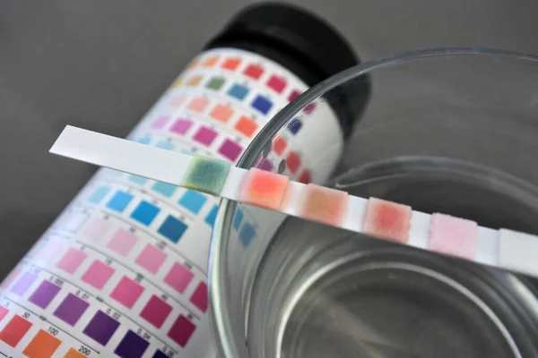 Close Drinking Water Test Kit Glass Cup Filled Tap Water — Stock Photo, Image