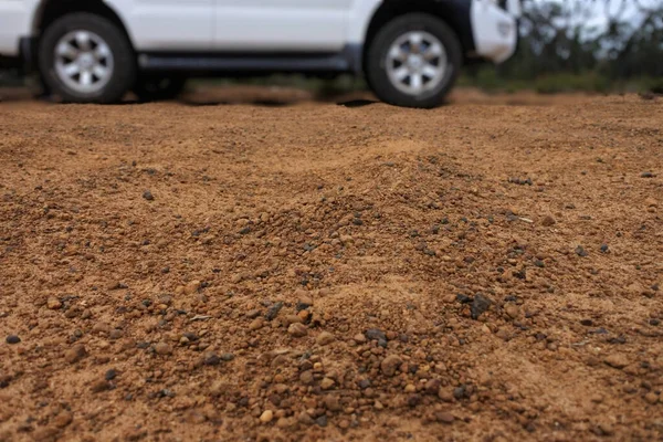 Batı Avustralya Nın Kırsal Kesimlerinde 4Wd Arazi Yolunda Giden Bir — Stok fotoğraf