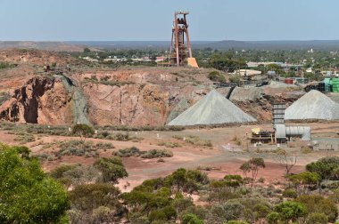KALGOORLIE, WA - 18 MAR 2022: Charlotte Dağı yeraltı altın madeninin havadan manzarası, Kalgoorlie Super Pit Operasyonları 'nın bir parçası KCGM yılda yaklaşık 800.000 ons altın üretiyor..