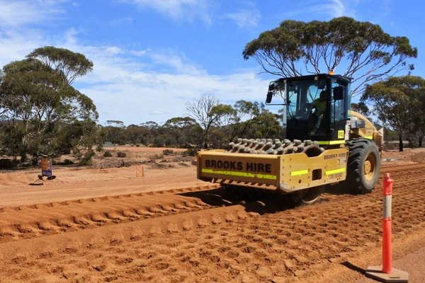 Kalgoorlie Mar 2022 Mesin Penggulung Membuka Permukaan Jalan Tanah Australia — Stok Foto