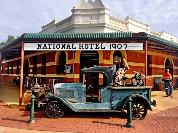 Sandstone Mar 2022 National Hotel 砂岩是澳大利亚中西部地区的一个小镇 1894年 作为淘金热的一部分 这个小镇首次被定居下来 — 图库照片