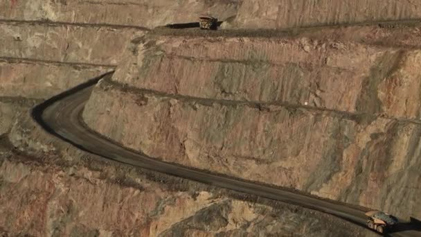 Kalgoorlie Mar 2022 Gold Mine Haul Trucks Fimiston Open Pit — Stock Video