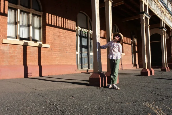 Young Australian Girl Female Age Visiting Gwalia Gold Mine Ghost — Stock Photo, Image