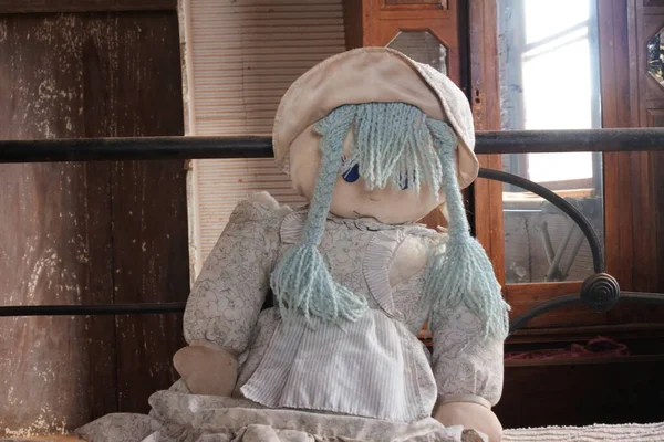 Sad White Doll Sitting Old Bed Children Bedroom — Stock Photo, Image