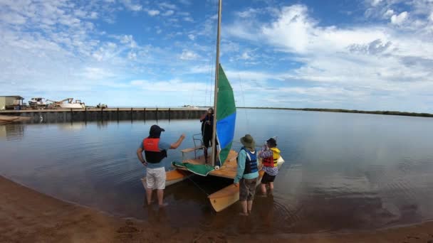 Carnarvon May 2022 Group Australian People Sailing Catamaran Gascoyne River — Stok video