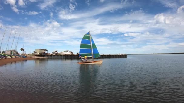 Carnarvon May 2022 Group Australian People Sailing Catamaran Gascoyne River — 图库视频影像