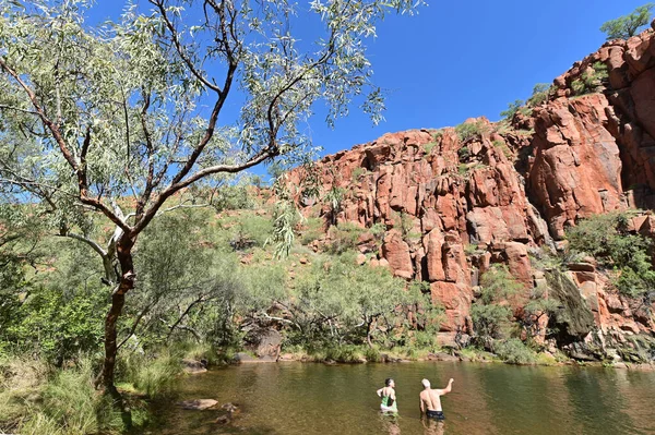 Karratha June 2022 Active Seniors Australian Couple Enjoying Water View — Φωτογραφία Αρχείου