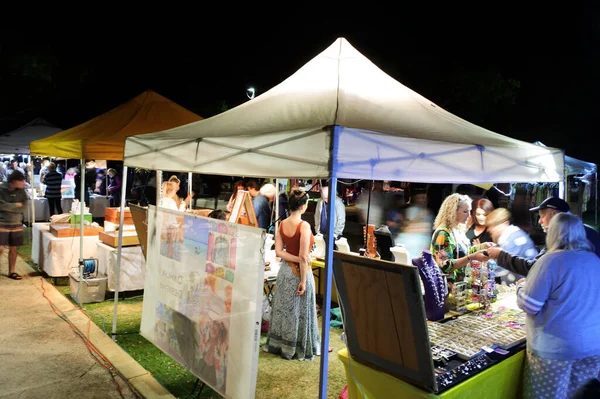 Broome July 2022 Australian Tourists Shopping Town Beach Precinct Night —  Fotos de Stock